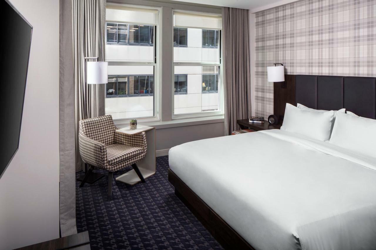 King Room with Roll-In Shower - Disability Access