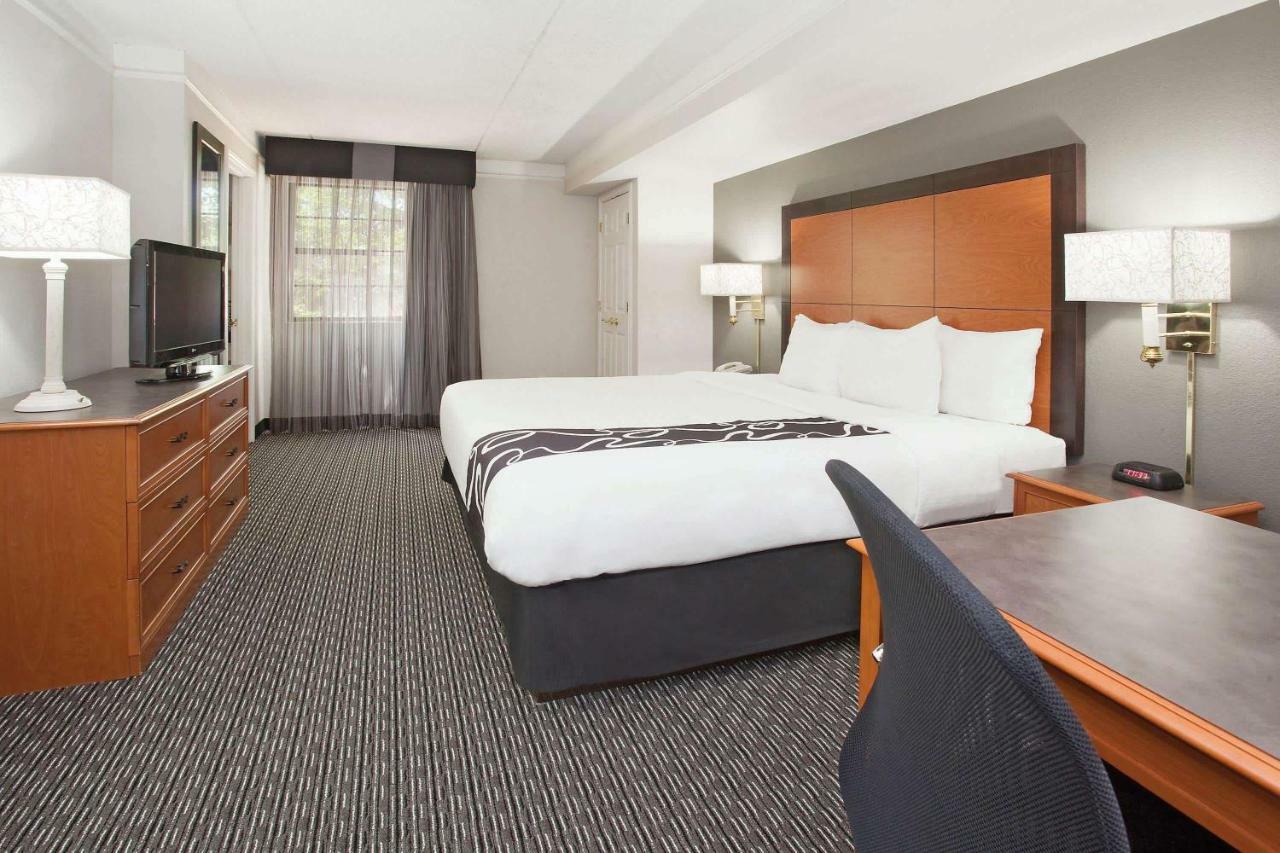 King Room - Mobility Accessible with Bathtub with Grab Bars/Non-Smoking