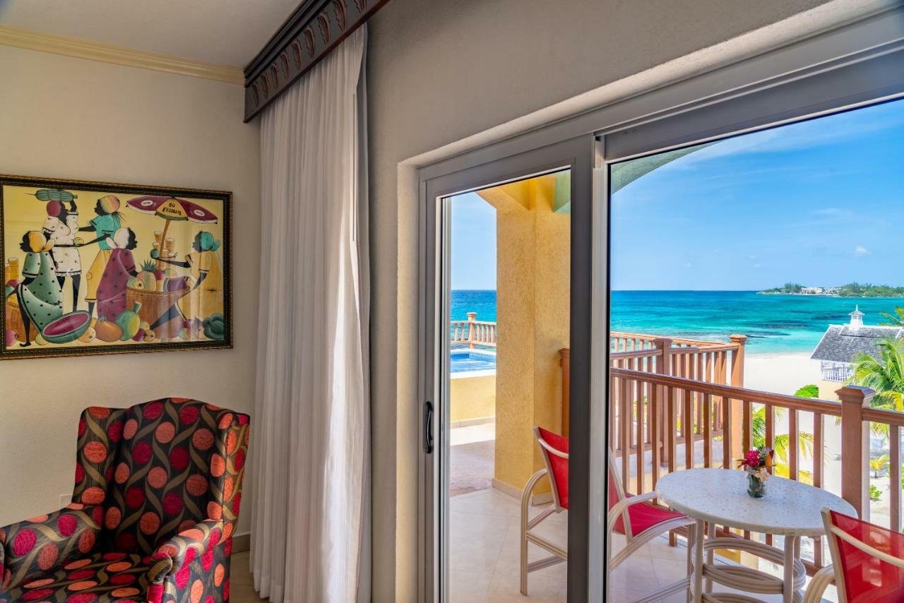 Plunge Pool Ocean Front 1-Bedroom Buttler Suite