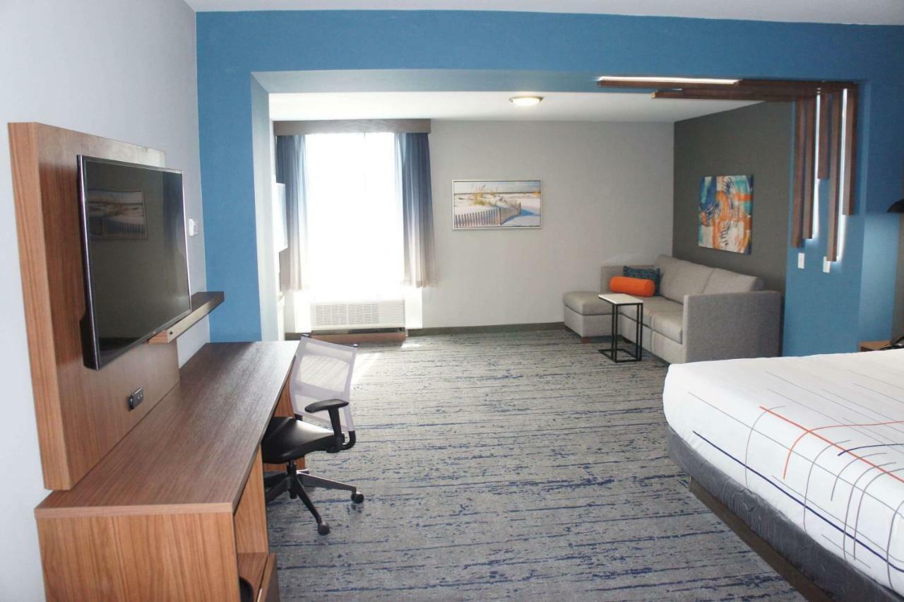 Deluxe King Room - Non-Smoking