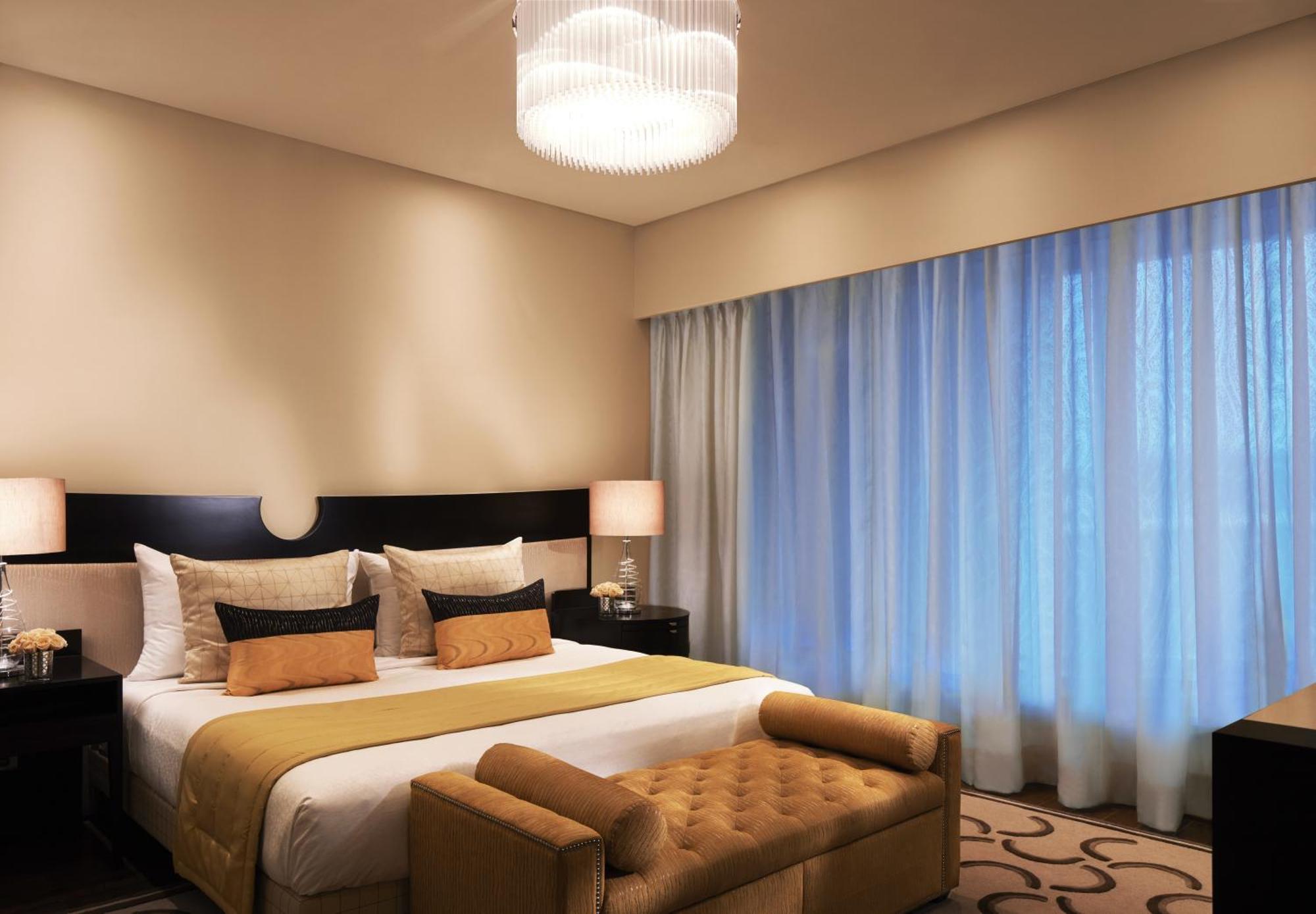 Luxury Room Facade View with Bathtub