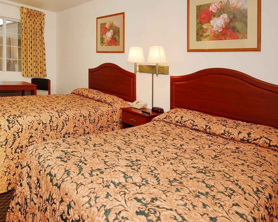 Double Room with Two Double Beds - Smoking