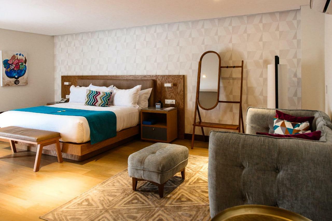 Deluxe King Suite