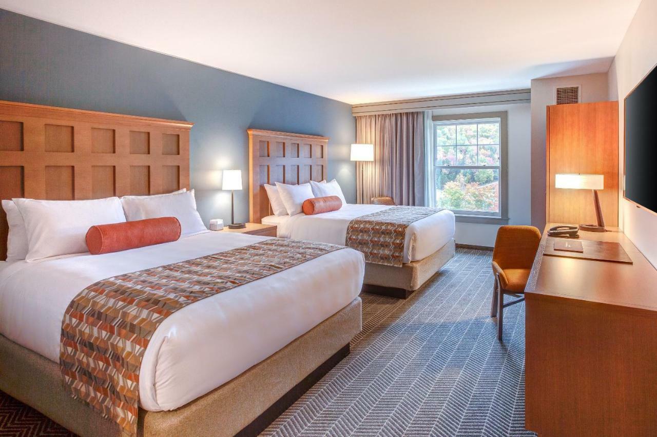 Deluxe Queen Room
