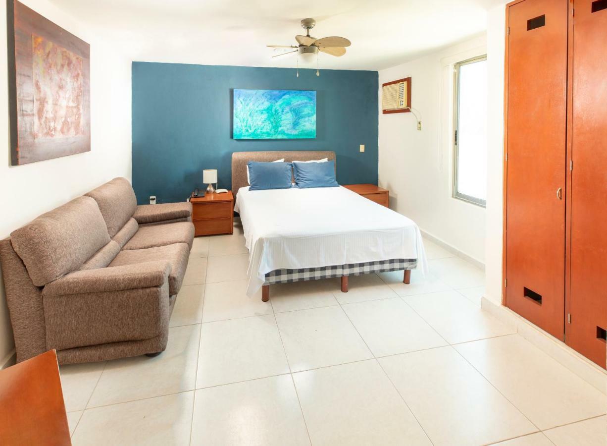 Studio with Queen Bed and Balcony