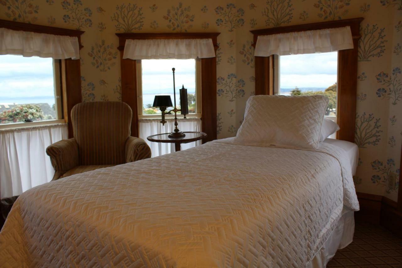 Deluxe Queen Suite
