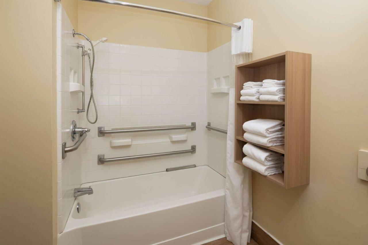 Deluxe Queen Room with Two Queen Beds- Disability Access - Non-Smoking