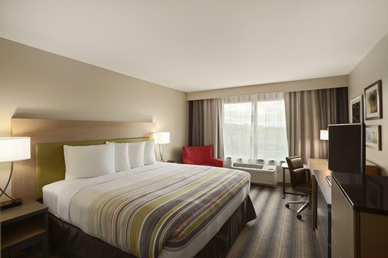 King Room with Roll-in Shower - Disability Access/Non-Smoking