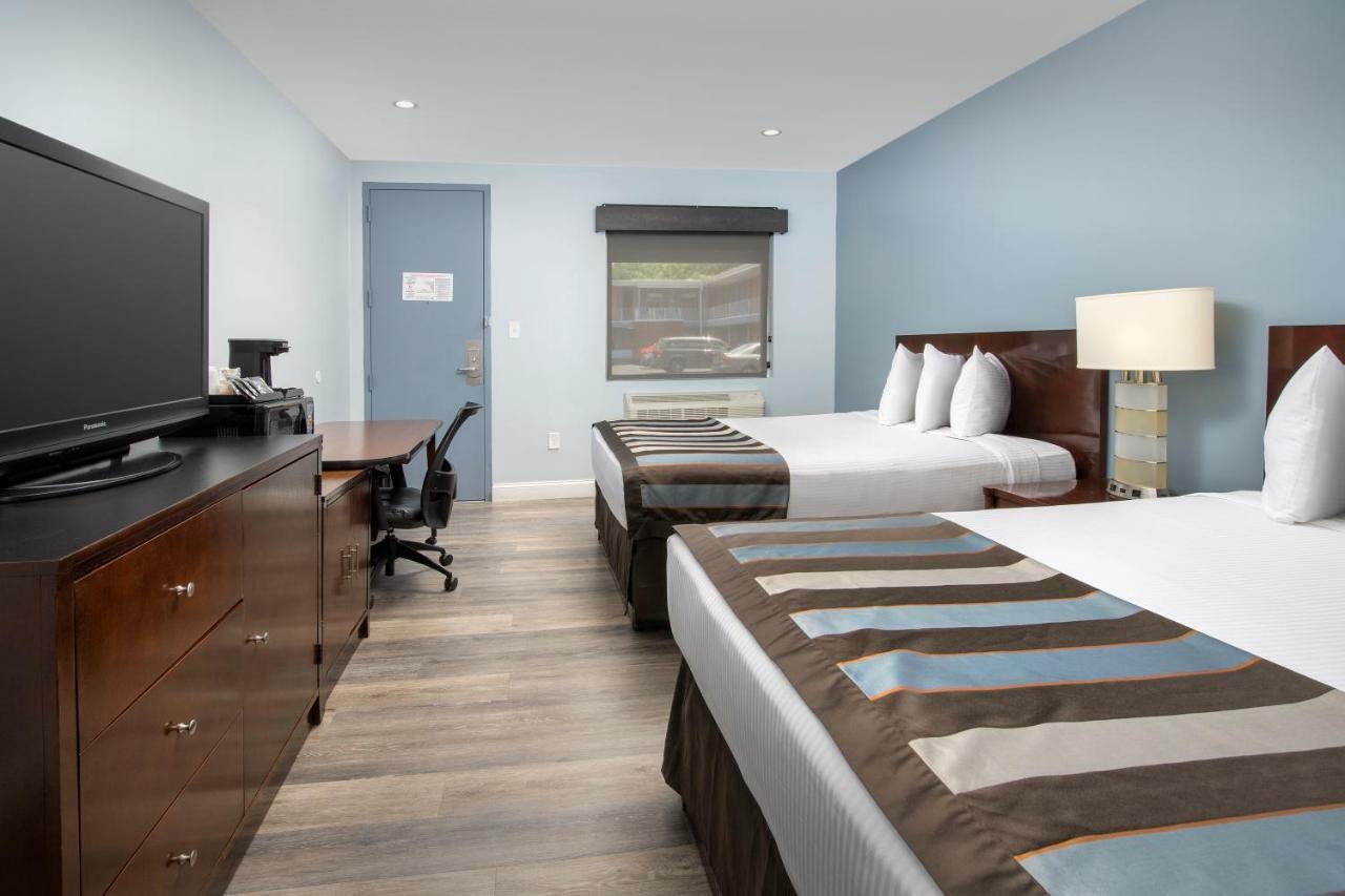 Queen Room with Two Queen Beds,1216808110:JPEG