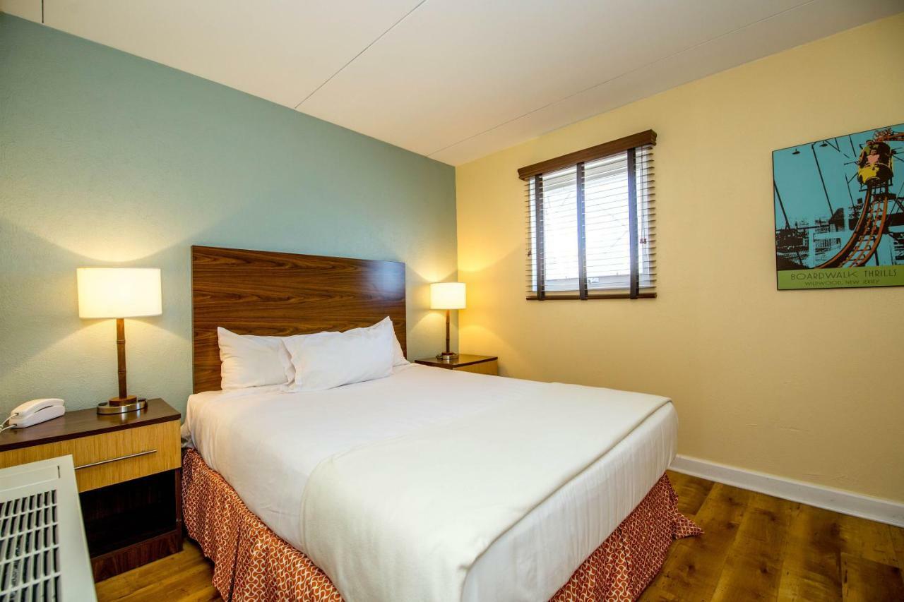 Two Bedroom with Pool View,812375544:JPEG