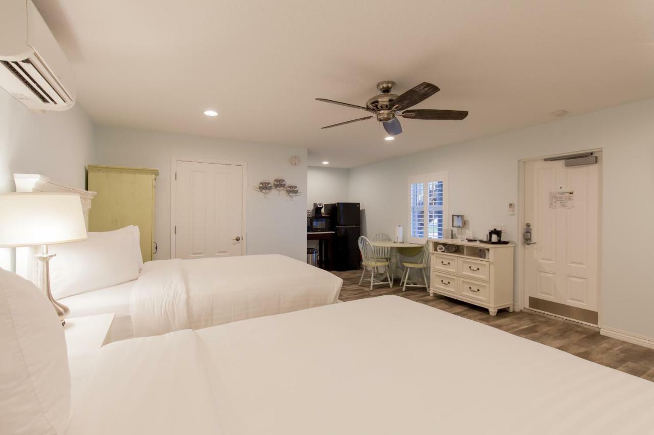 Queen Room with Pool View