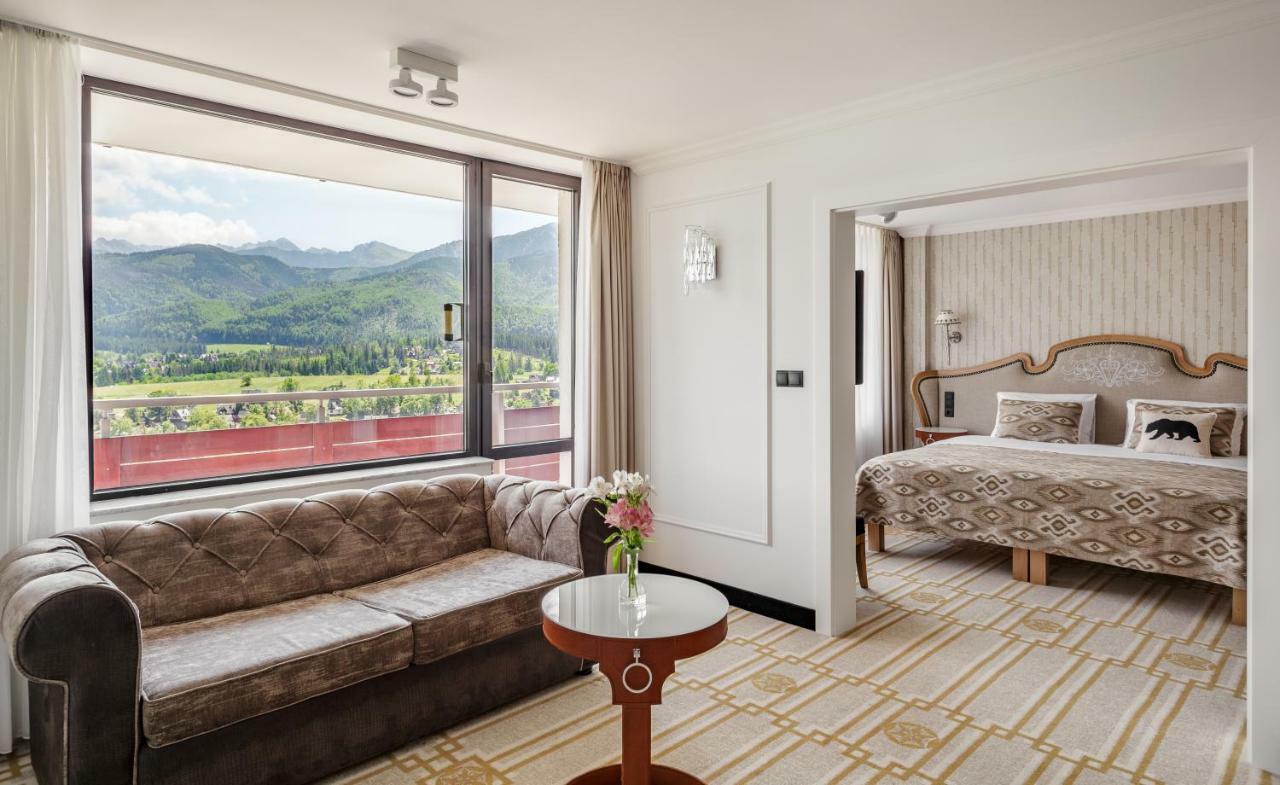 Suite with Mountain View with Balcony