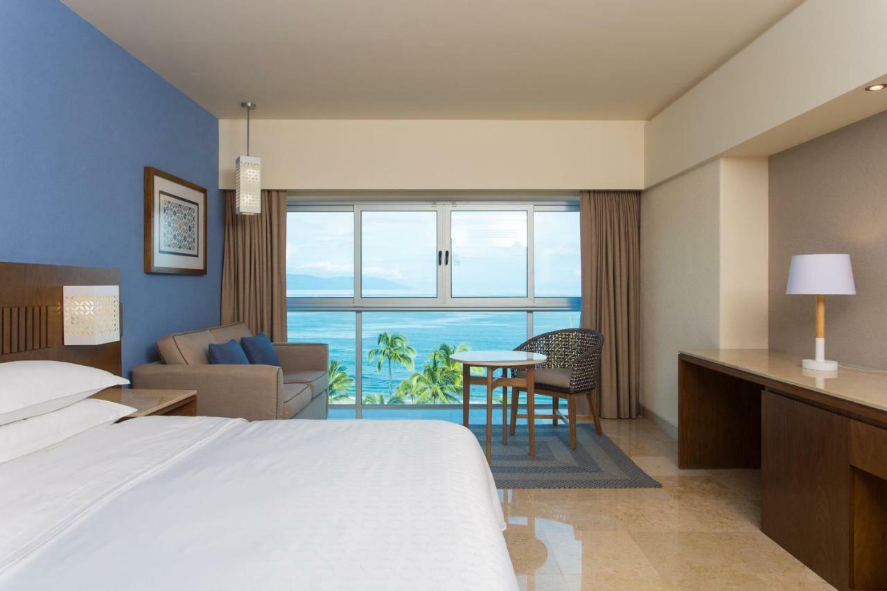 Guest room, 1 King, Grand Deluxe view, Bay view, High floor