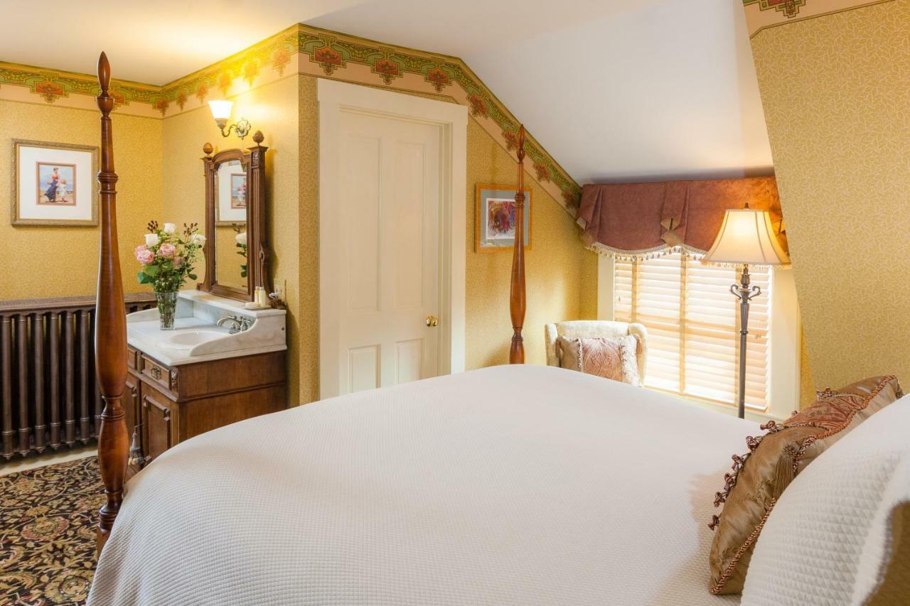 Queen Room with Queen Bed