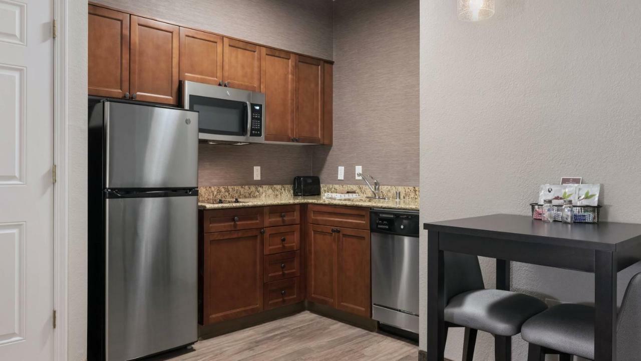 One-Bedroom Queen Suite with Sofa Bed - Hearing Accessible