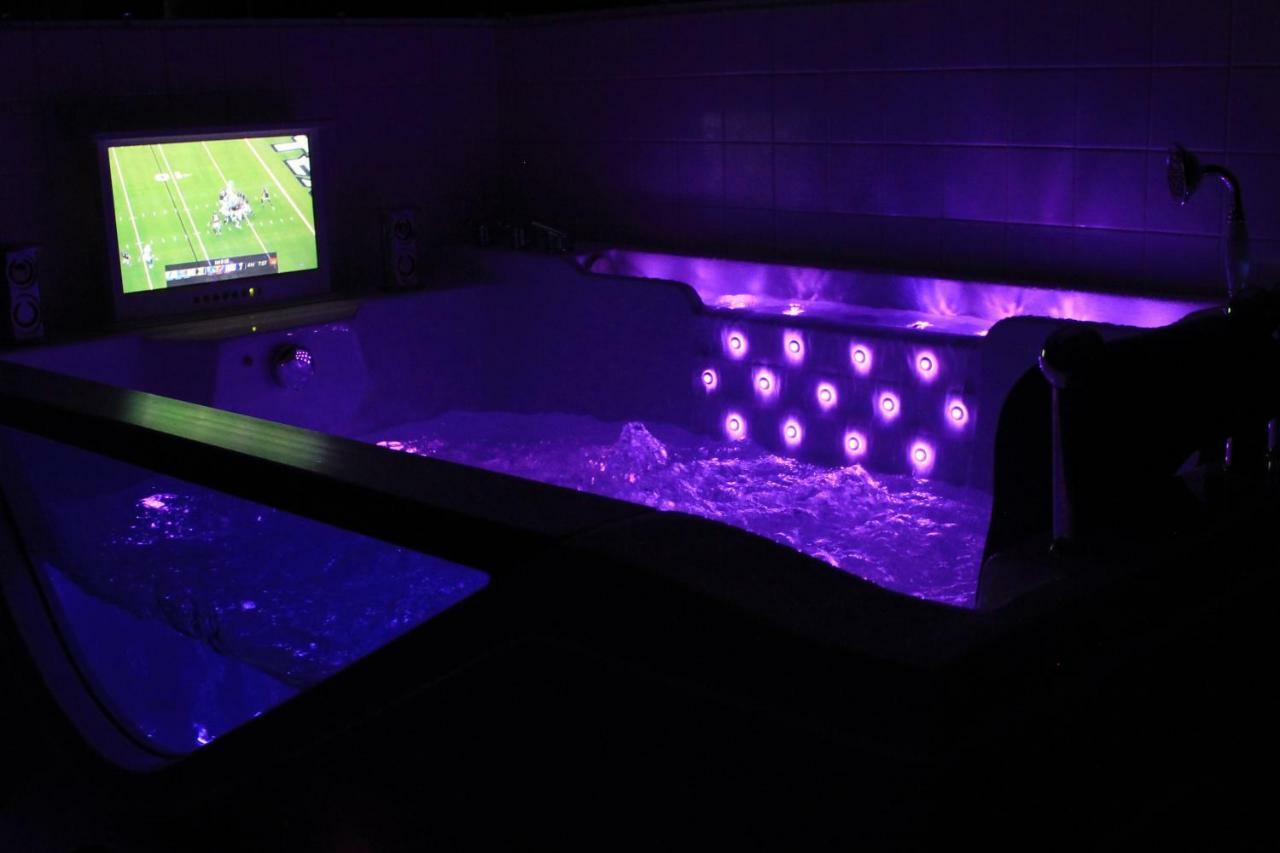 King Suite with Jetted Tub - Non-Smoking