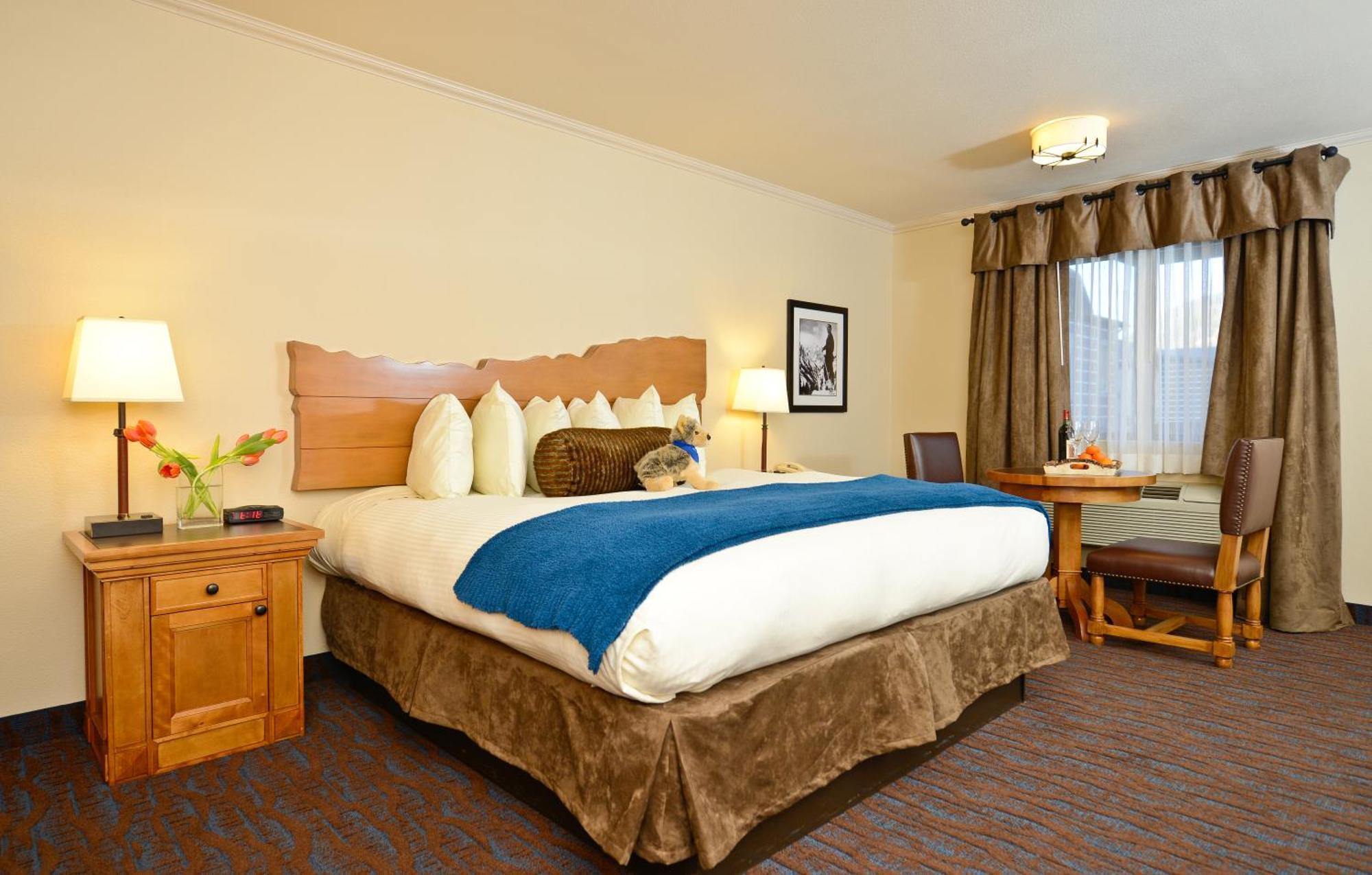 Courtyard King Room with Spa Bath