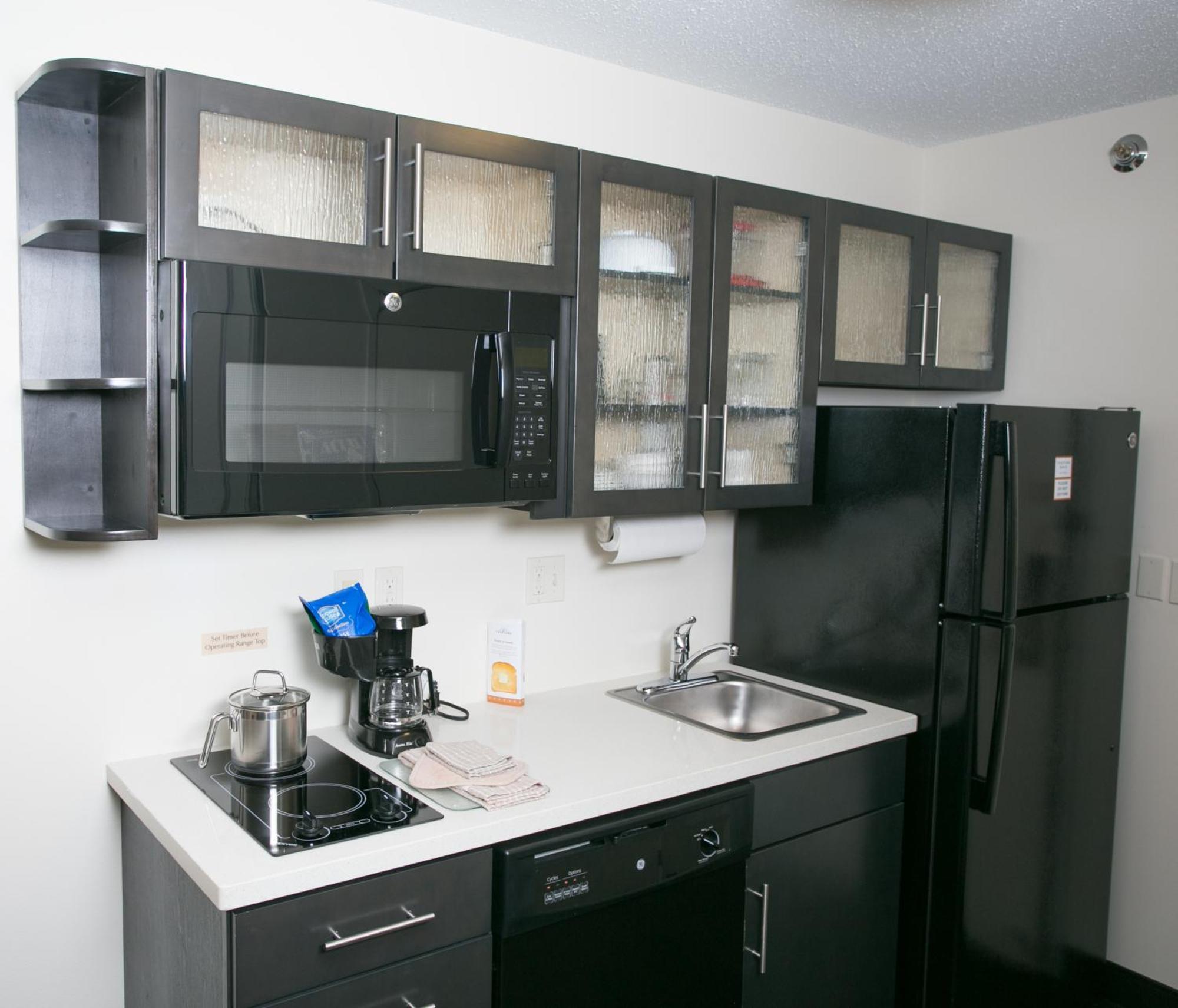 Queen Studio Suite - Communications Accessible