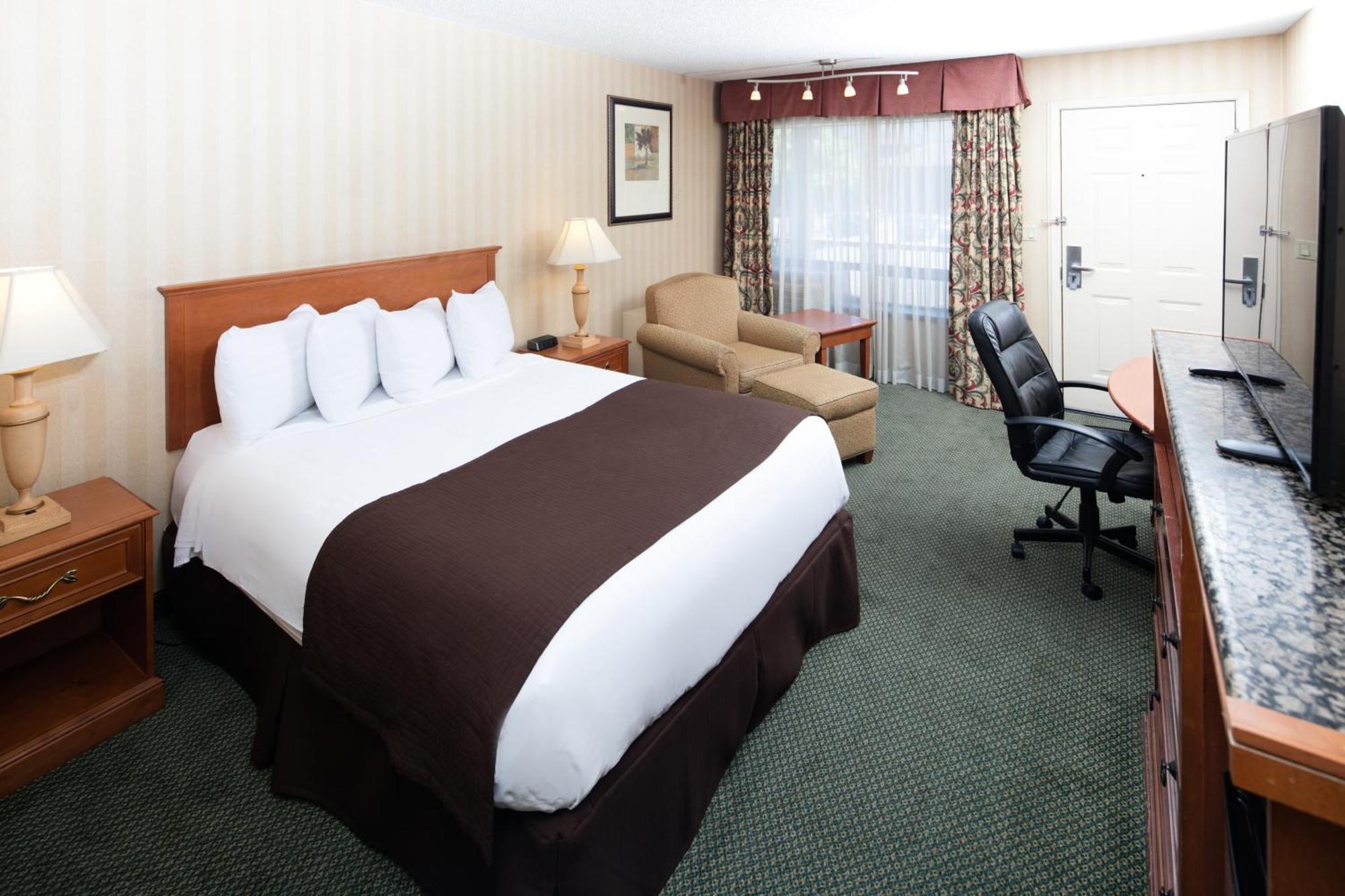 Standard Queen Room
