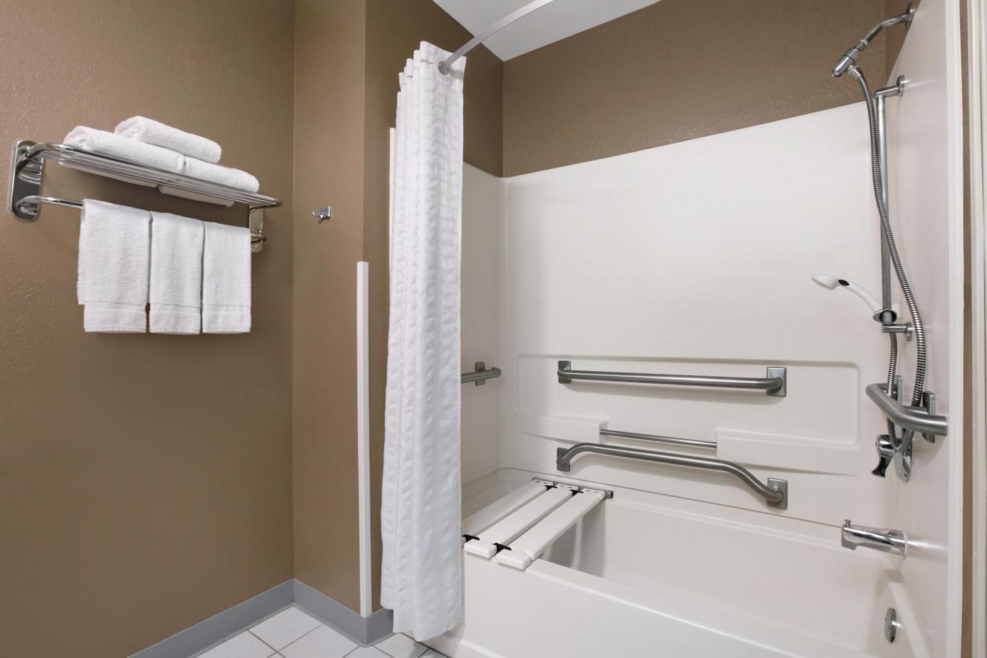 Queen Room - Mobility Access/Non-Smoking