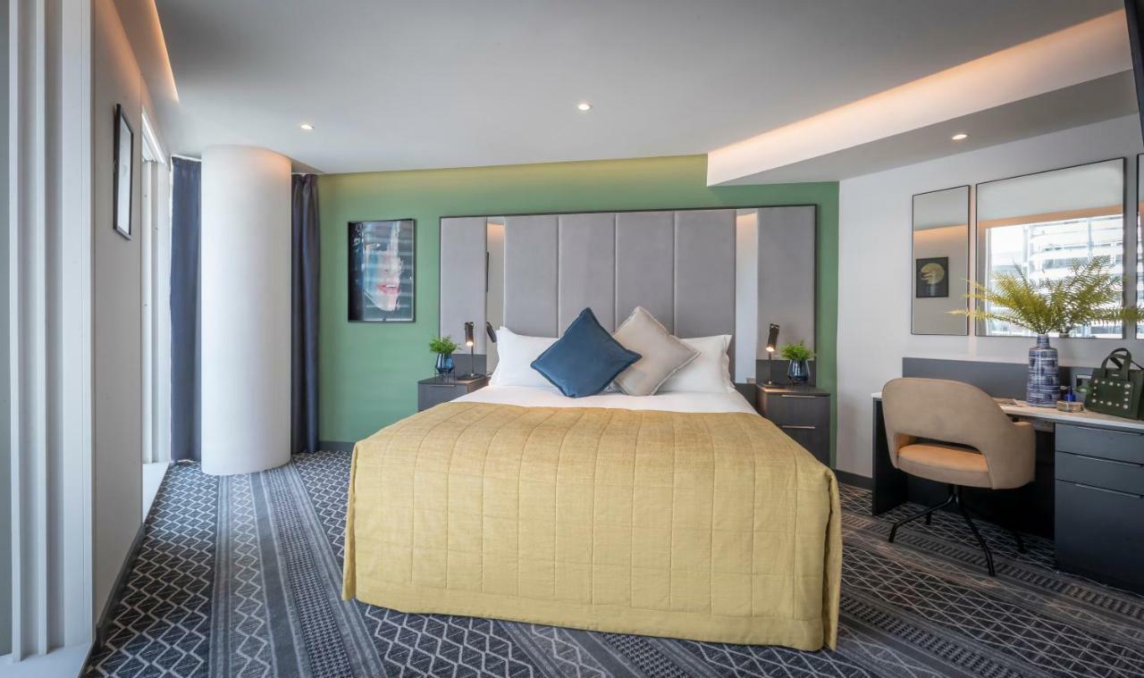 Suite,828761615:JPEG