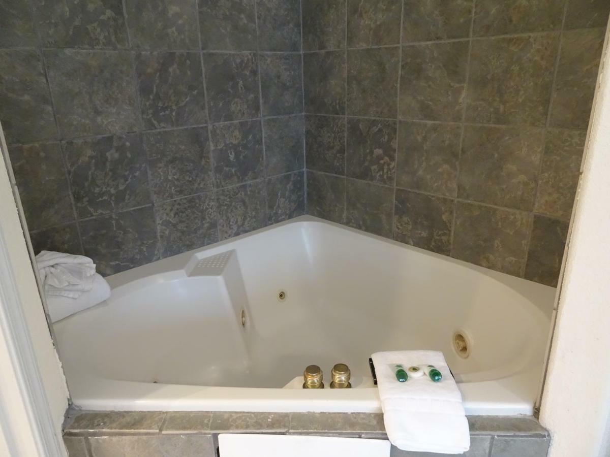 Royal Suite,1110840588:JPEG