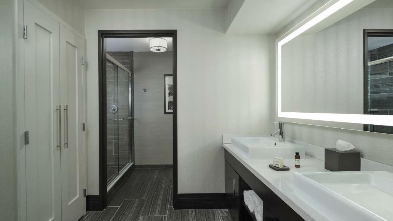 One Bedroom Suite, 1 Bedroom Suite, 1 King, Sofa bed,1364443439:JPEG