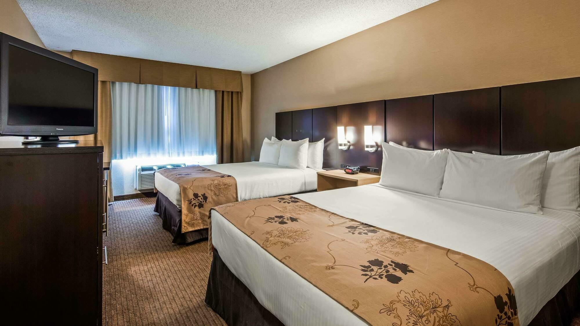 Queen Room with Two Queen Beds with Balcony