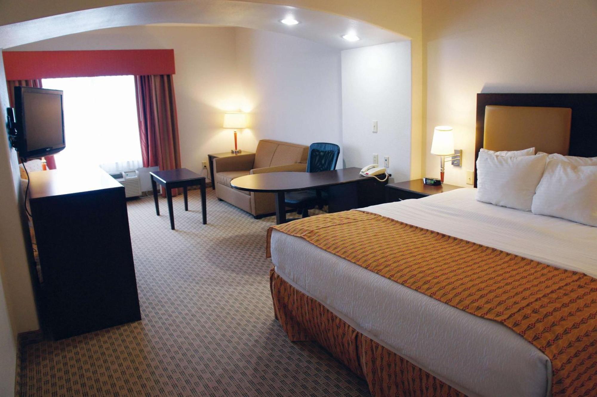Deluxe King Suite - Non-Smoking