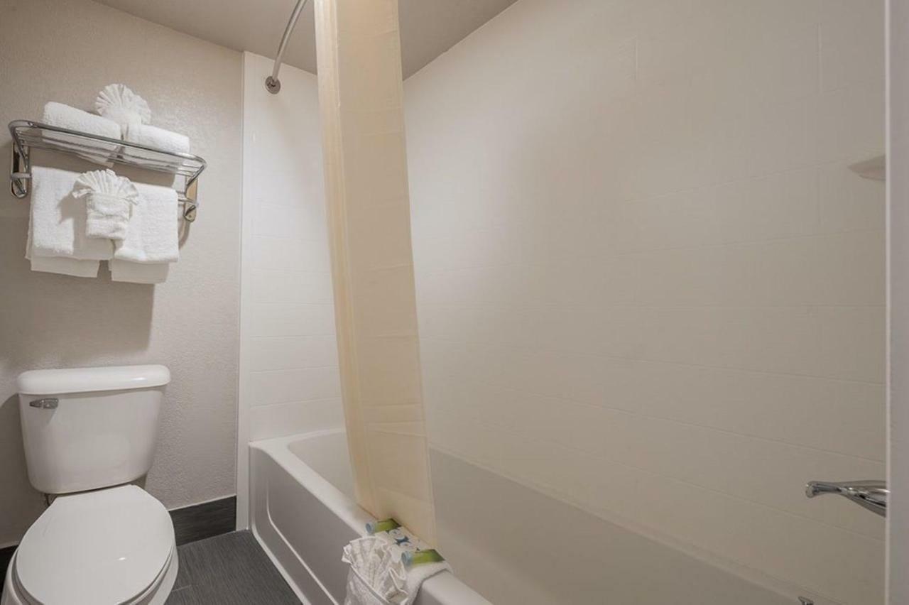 Queen Room - Disability Access
