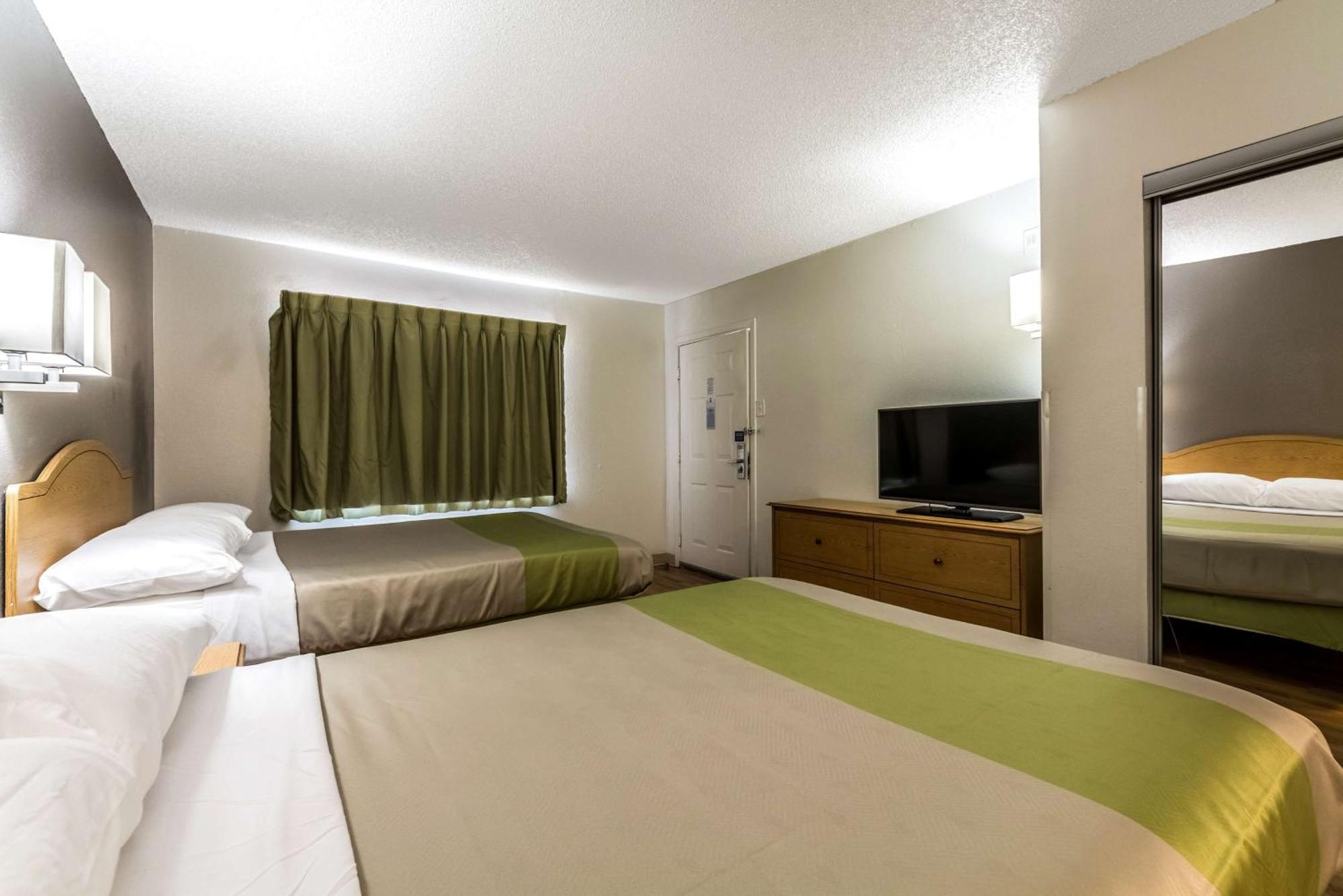 Quadruple Room - Non-Smoking
