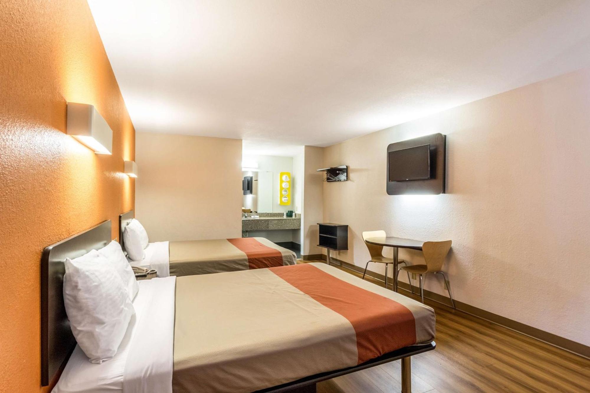Queen Room with Two Queen Beds - Disability Access - Roll In Shower