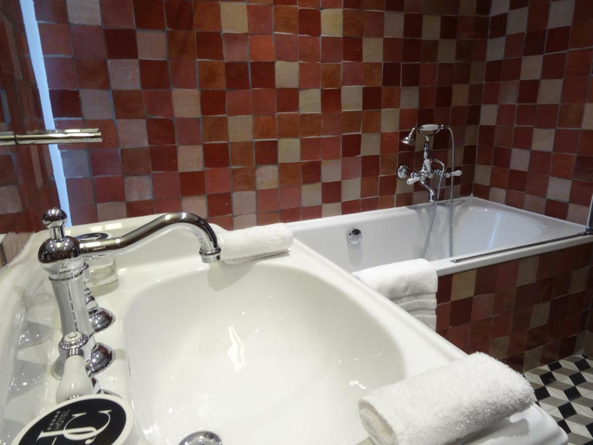 Deluxe Room,1730012459:JPEG