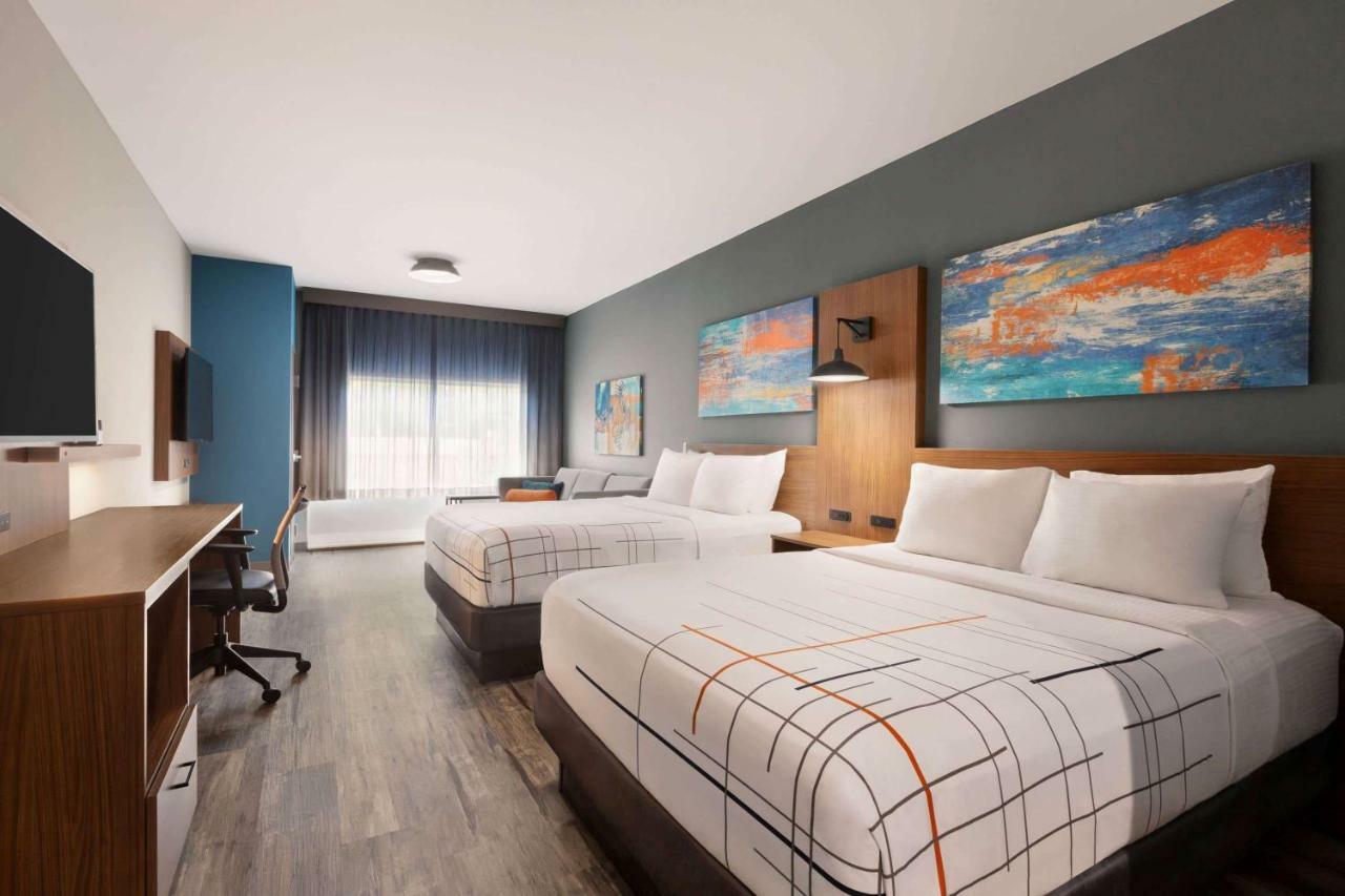 Deluxe Queen Room with Two Queen Beds - Non-Smoking