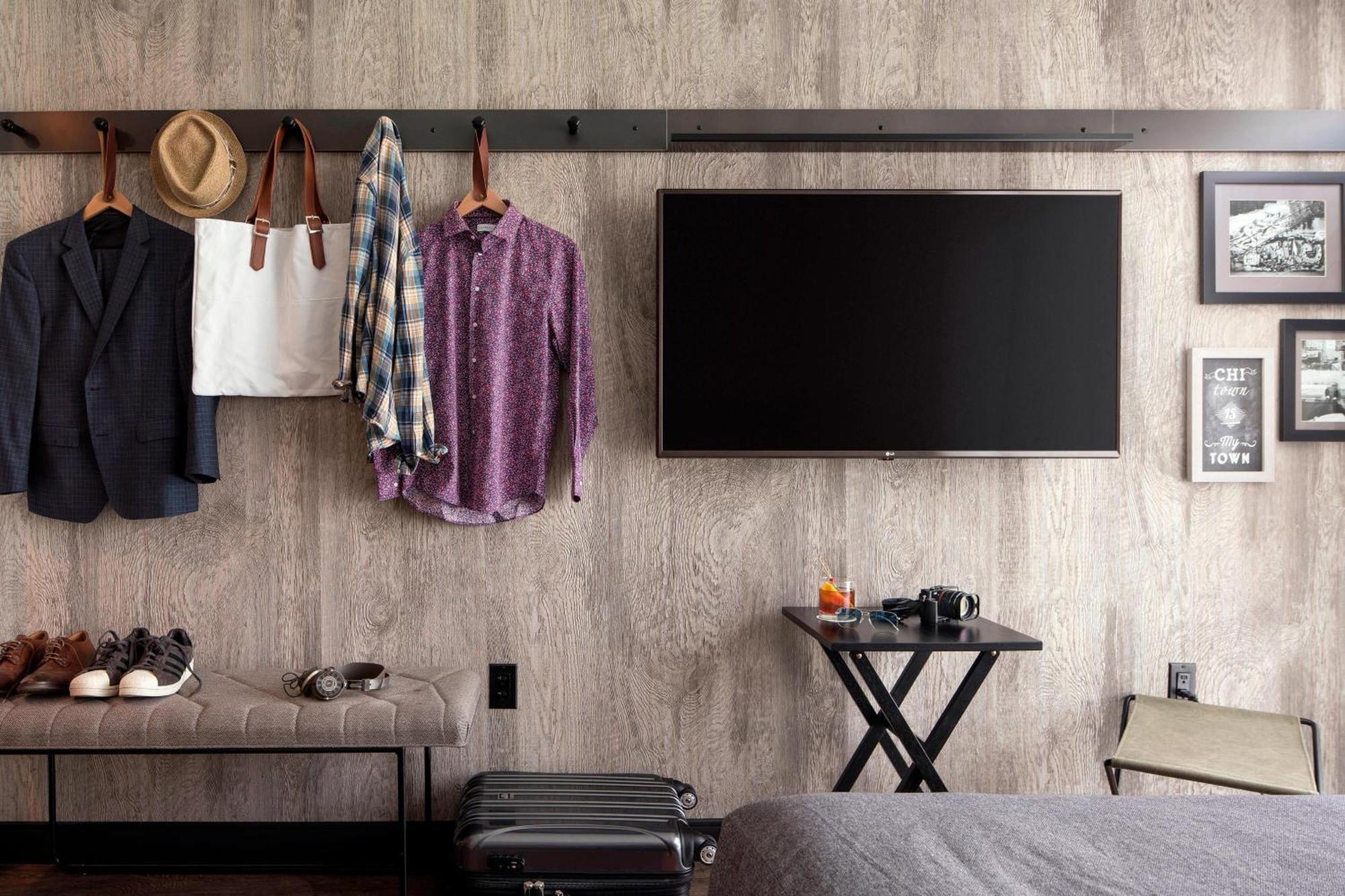 Queen Room with City View - Hearing Accessible
