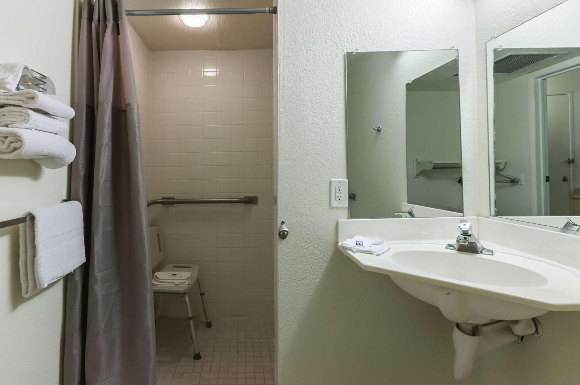 Queen Room - Disability Access