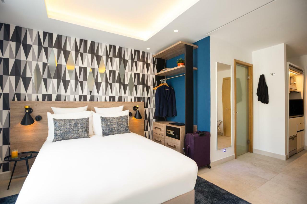 Single Studio,907245835:JPEG