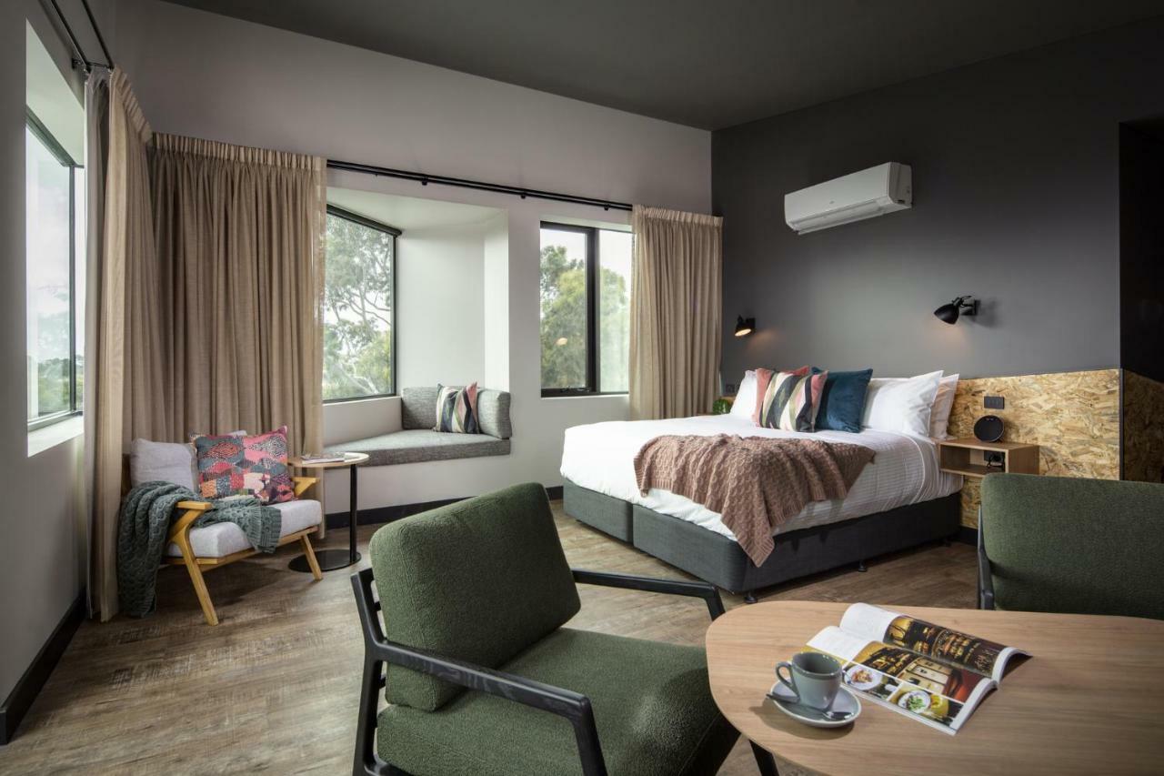 Luxury King Room with Bath,890131168:JPEG