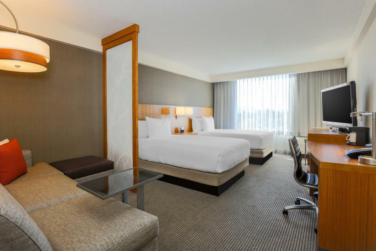 Double Room with Two Double Beds and Accessible Tub - Disability Access