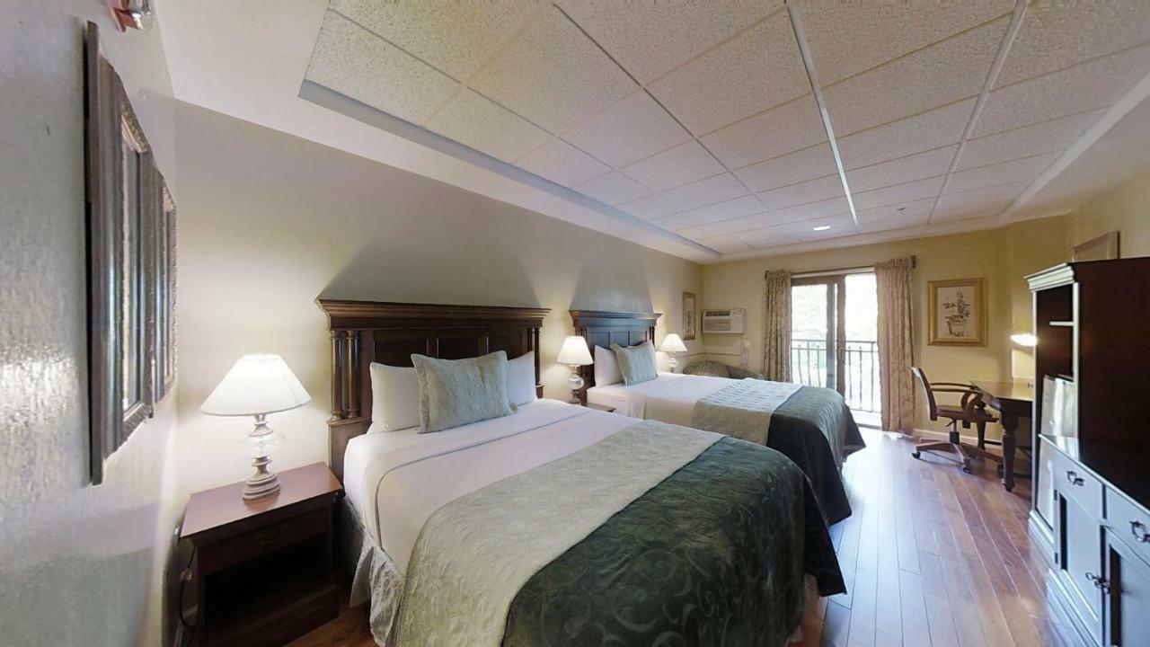 Standard Queen Room