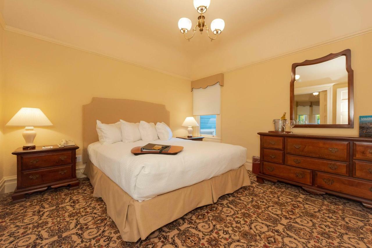 One-Bedroom Suite,909478273:JPEG