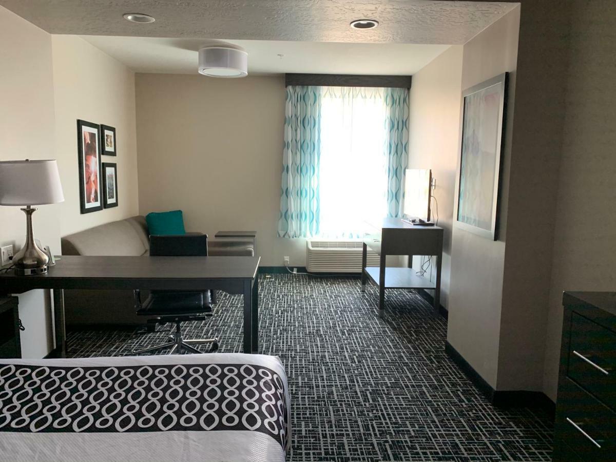 1 King Bed, Studio Suite, Mountain View, Non-Smoking