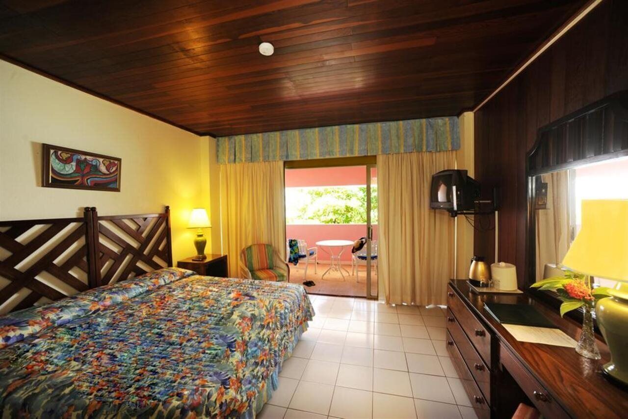 Deluxe Room Beachfront