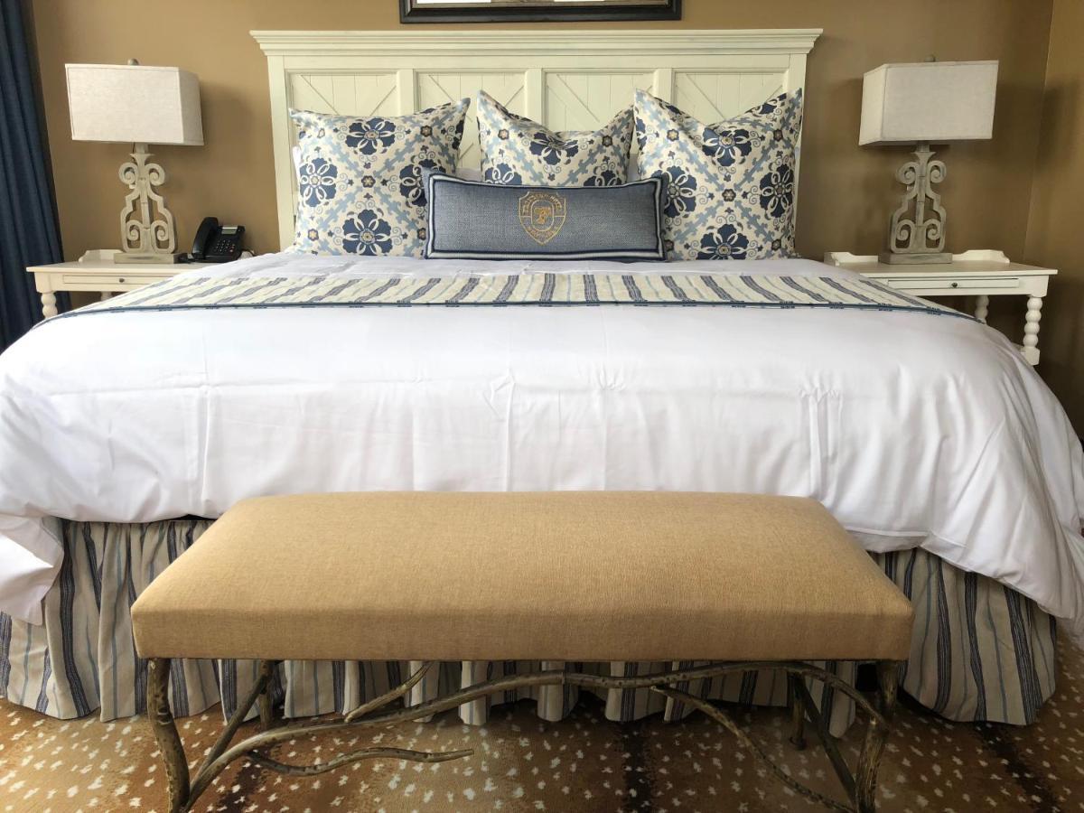 Deluxe King Suite,926023846:JPEG