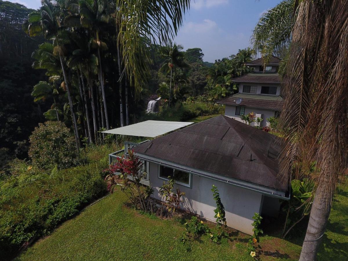 Cottage with Waterfall View,944585365:JPEG