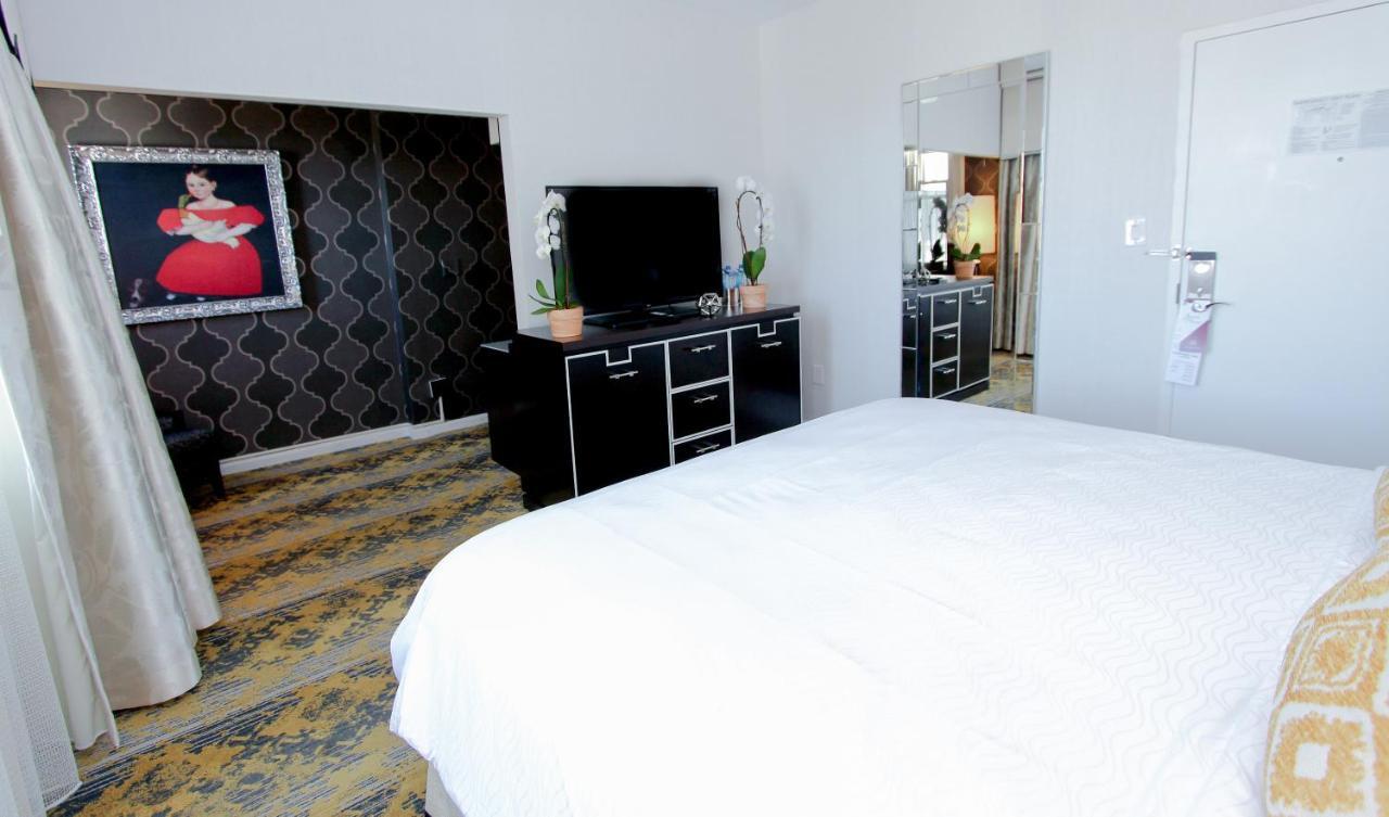 Standard King Room with Roll-In Shower