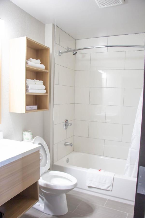 King Studio Suite - Mobility Access/Non-Smoking