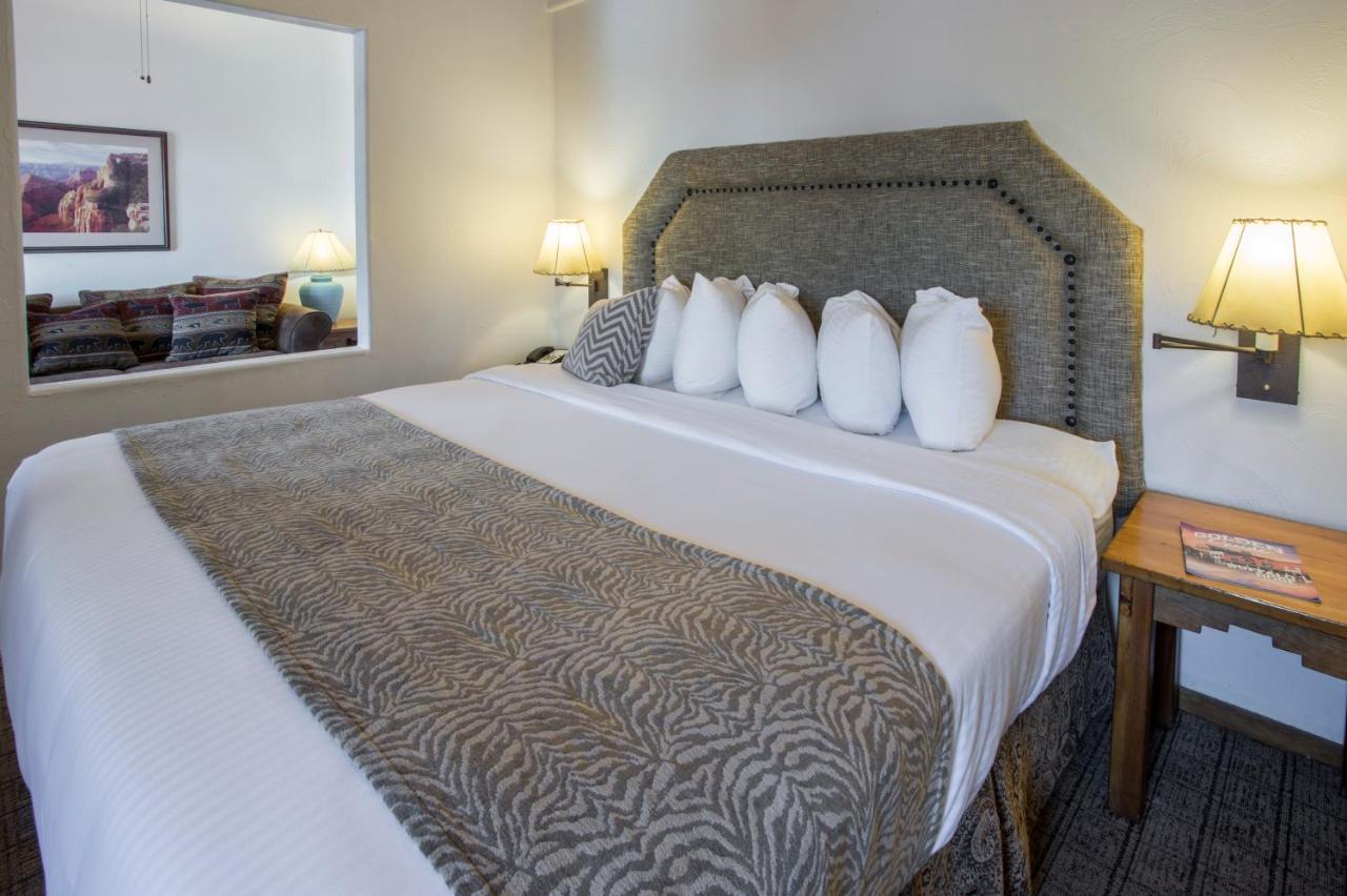 Traditional Mini Suite,932433562:JPEG