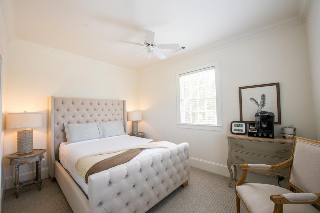 Deluxe Queen Room,1589632222:JPEG