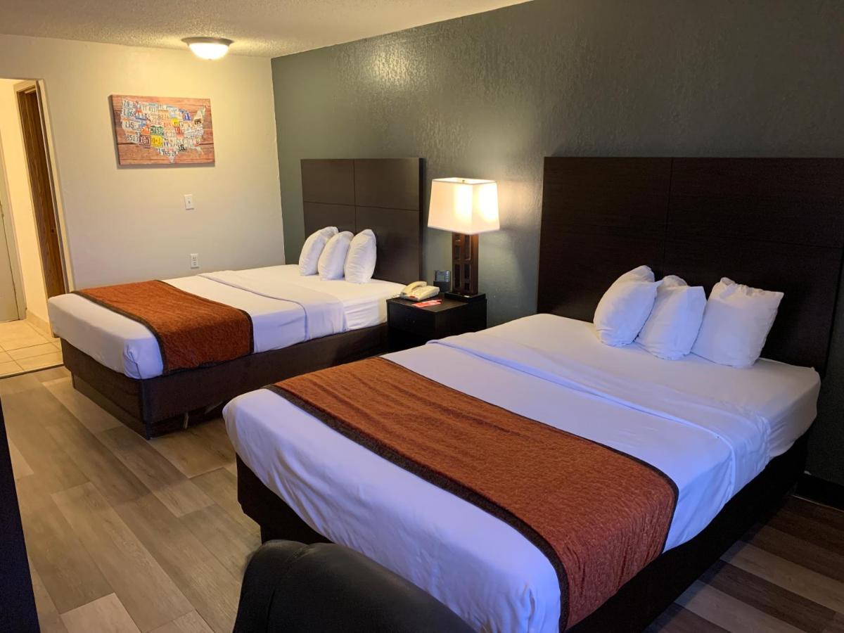 Queen Room with Two Queen Beds - Non-Smoking,1281817642:JPEG